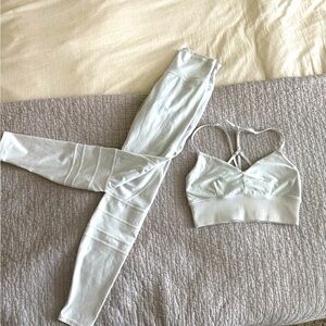 Alo Yoga SET Alo Soft Leggings and Lavish Bra Set EUC!!